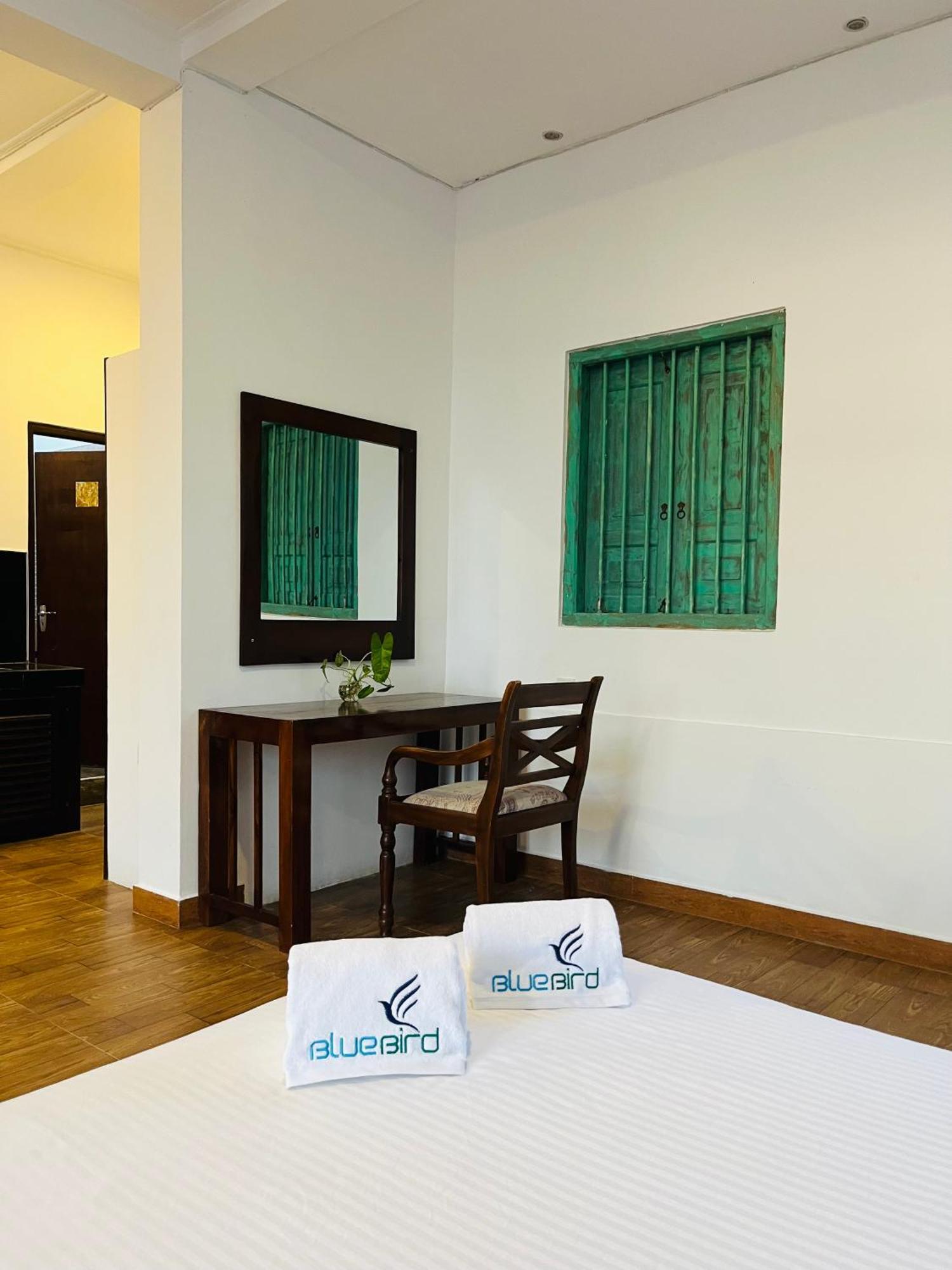 The Cave By Blue Bird Hotel Negombo Exterior photo